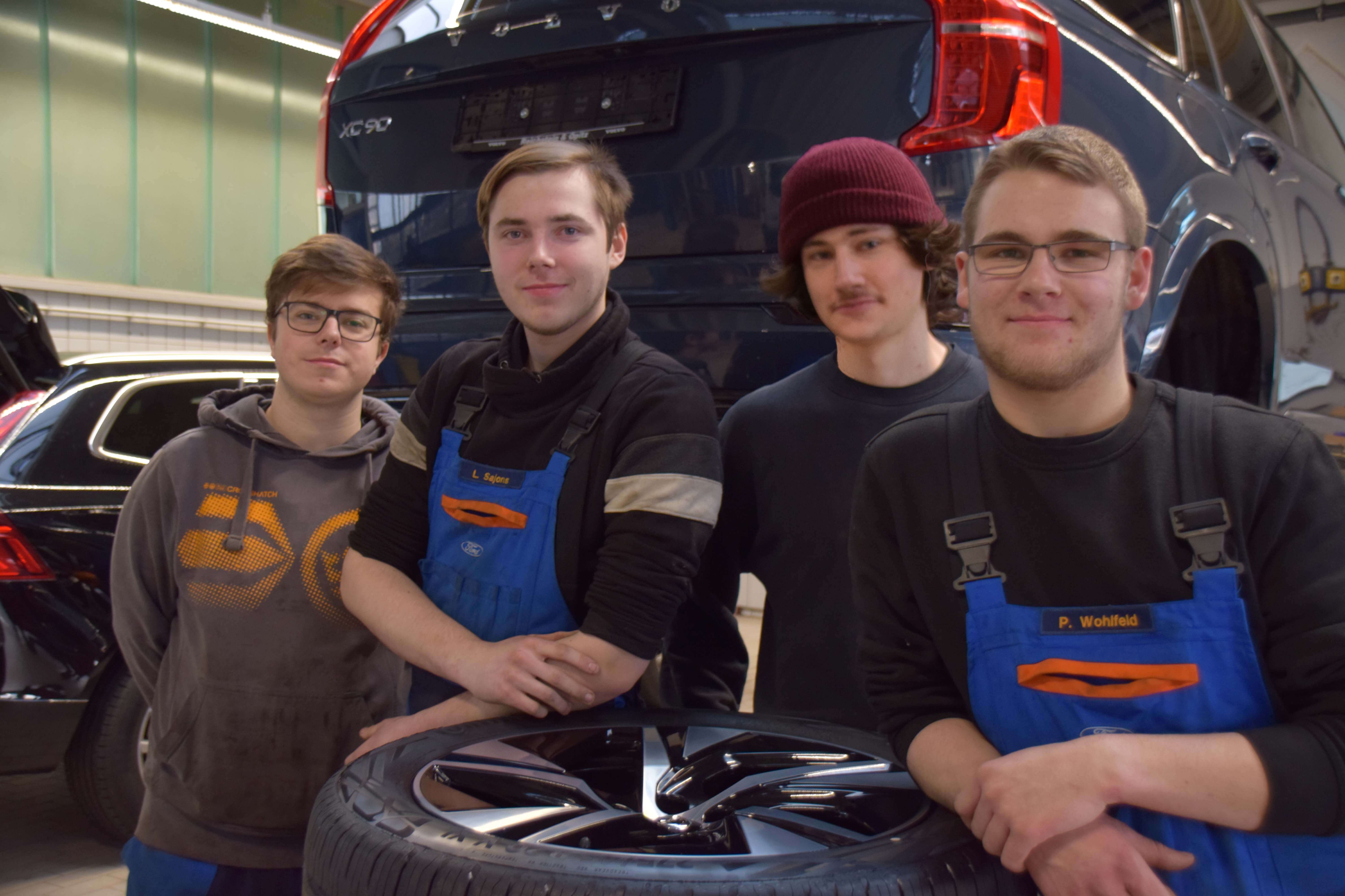 Fahrzeuglackierer (m/w/d) Fahrzeuglackierer (m/w/d)